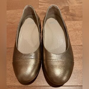 Dansko Gold Women's Flats - Size 39
